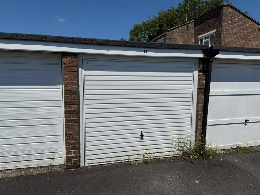 Lot: 27 - NINE LOCK-UP GARAGES - Garage 12